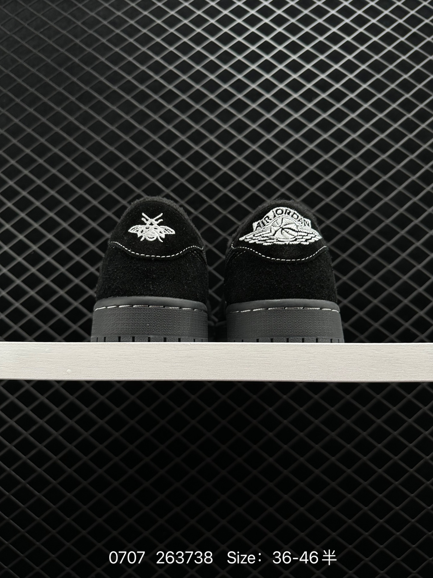 NIKE  Air Jordan 1 Low